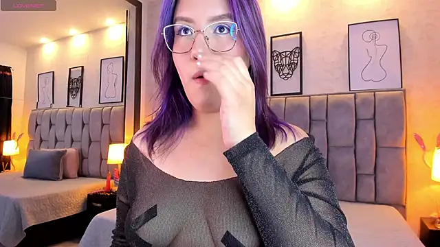 Snapshot of sweet--emily chatting on 01.18.25 sweet--emily online show from 01.18.25