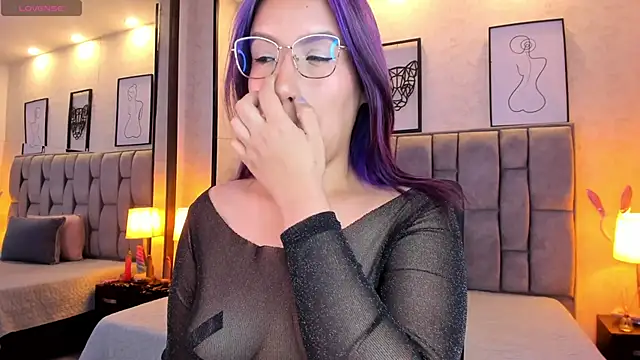 Snapshot of sweet--emily chatting on 01.18.25 sweet--emily online show from 01.18.25