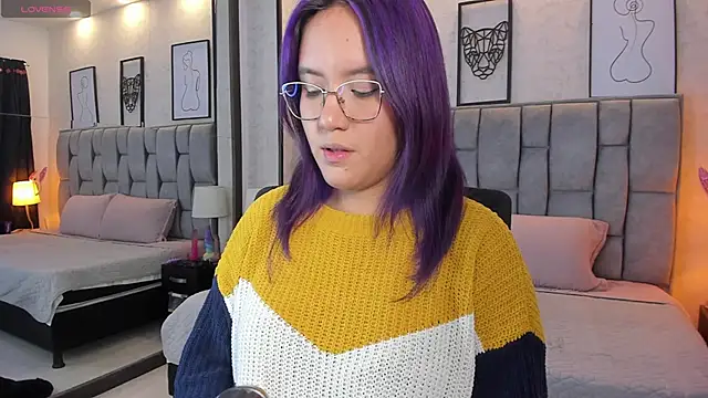 Snapshot of sweet--emily chatting on 02.14.25 sweet--emily online show from 02.14.25