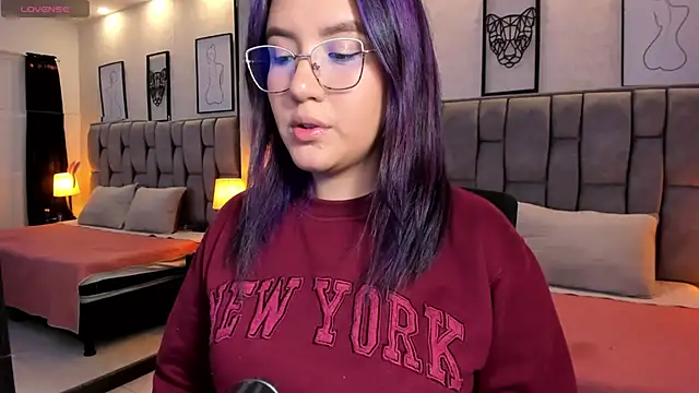 Snapshot of sweet--emily chatting on 02.20.25 sweet--emily online show from 02.20.25