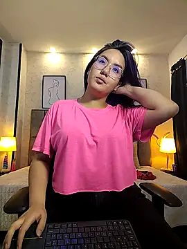 Snapshot of sweet--emily chatting on 02.23.25 sweet--emily online show from 02.23.25