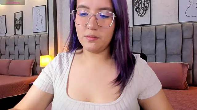 Snapshot of sweet--emily chatting on 03.01.25 sweet--emily online show from 03.01.25