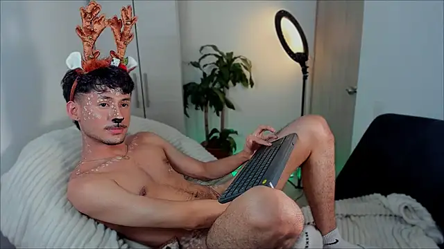 Snapshot of dimitri_targaryen chatting on 12.23.24 dimitri targaryen online show from 12.23.24