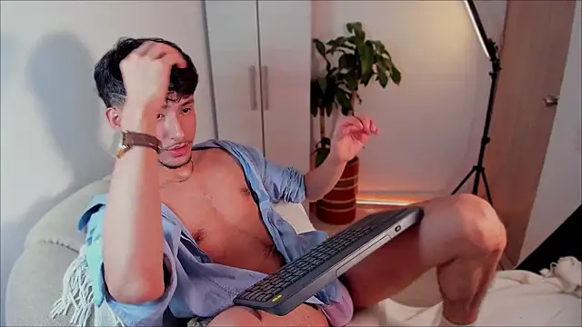 Snapshot of dimitri_targaryen chatting on 01.08.25 dimitri targaryen online show from 01.08.25