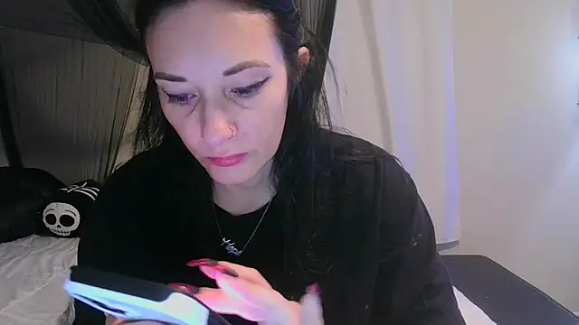 Snapshot of CrystalLakeXO chatting on 04.23.26 CrystalLakeXO online show from 04.23.26