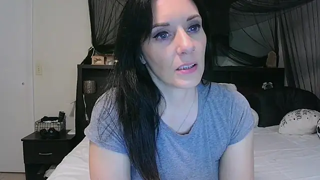 Snapshot of CrystalLakeXO chatting on 05.01.26 CrystalLakeXO online show from 05.01.26