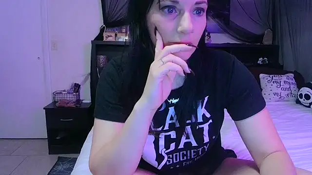 Snapshot of CrystalLakeXO chatting on 05.12.26 CrystalLakeXO online show from 05.12.26