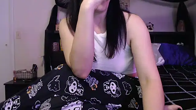 Snapshot of CrystalLakeXO chatting on 06.12.26 CrystalLakeXO online show from 06.12.26