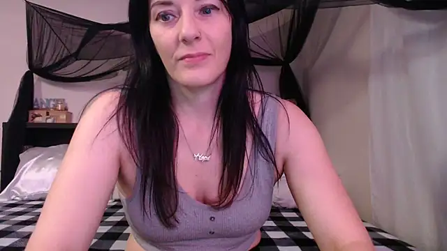 Snapshot of CrystalLakeXO chatting on 07.16.26 CrystalLakeXO online show from 07.16.26