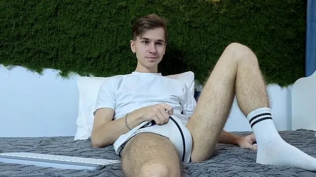 Joseph  Quinn online show from 11.28.25