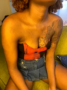 Snapshot of shishbabe chatting on 10.02.25 shishbabe online show from 10.02.25