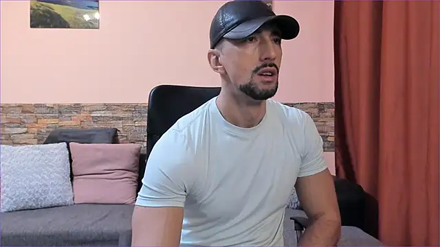 Snapshot of HotHunkTrainer chatting on 01.07.25 HotHunkTrainer online show from 01.07.25