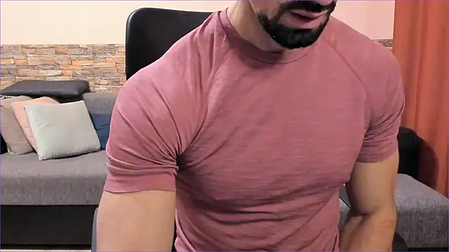 Snapshot of HotHunkTrainer chatting on 11.18.25 HotHunkTrainer online show from 11.18.25