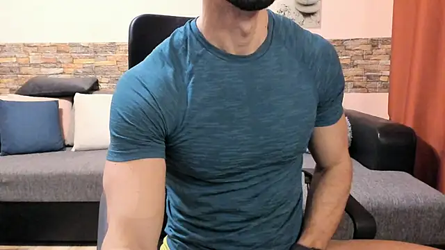 Snapshot of HotHunkTrainer chatting on 12.14.25 HotHunkTrainer online show from 12.14.25