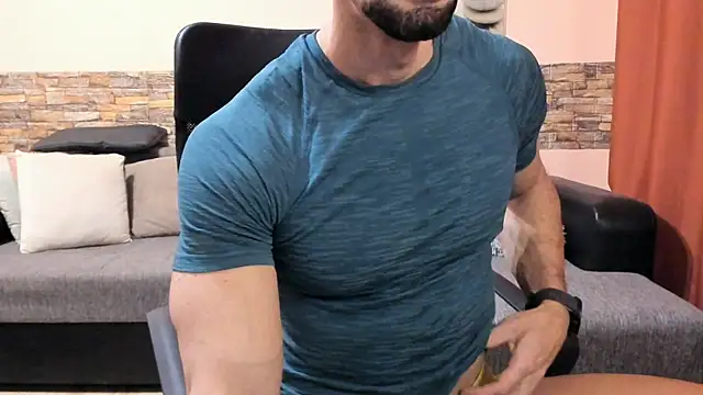 Snapshot of HotHunkTrainer chatting on 12.23.25 HotHunkTrainer online show from 12.23.25