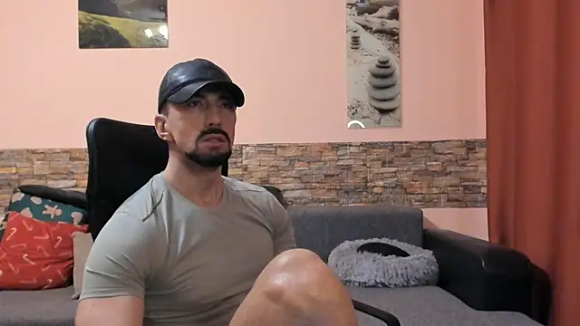 Snapshot of HotHunkTrainer chatting on 02.22.26 HotHunkTrainer online show from 02.22.26