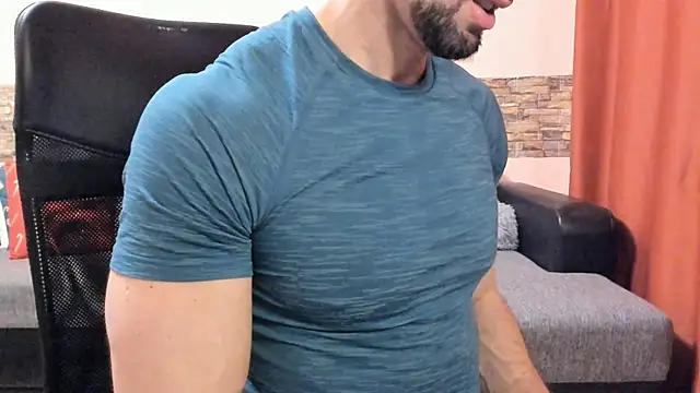 Snapshot of HotHunkTrainer chatting on 03.26.26 HotHunkTrainer online show from 03.26.26