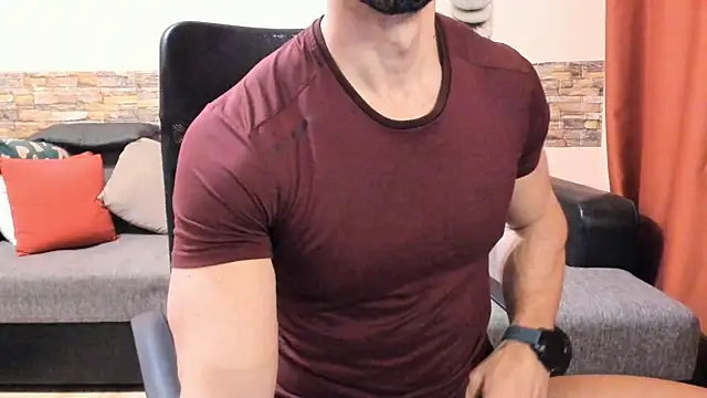 Snapshot of HotHunkTrainer chatting on 04.01.26 HotHunkTrainer online show from 04.01.26