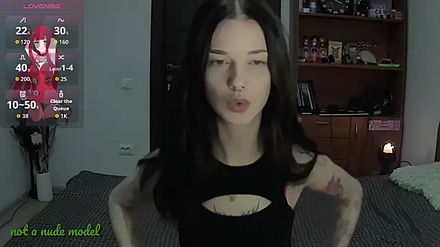 Snapshot of Miya_Dream_UKR chatting on 11.17.25 Miya Dream UKR online show from 11.17.25