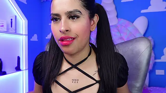Snapshot of miss_romyna chatting on 01.28.25 miss romyna online show from 01.28.25