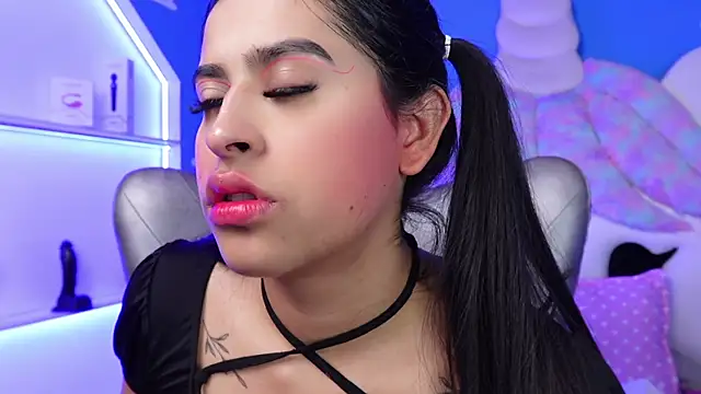 Snapshot of miss_romyna chatting on 01.28.25 miss romyna online show from 01.28.25