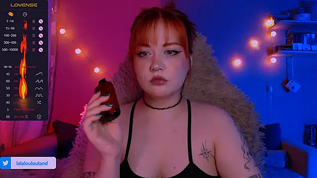 Snapshot of lala_loulou_land chatting on 01.10.25 lala loulou land online show from 01.10.25