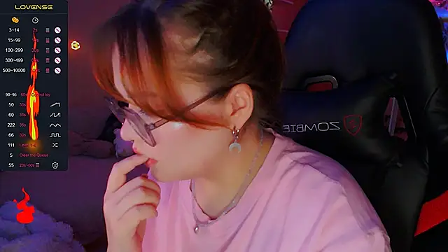 Snapshot of lala_loulou_land chatting on 11.02.25 lala loulou land online show from 11.02.25