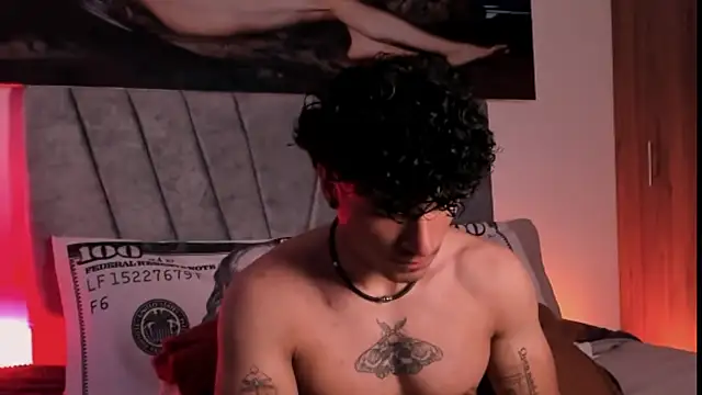 Snapshot of Thomas_Fit1 chatting on 10.26.25 Thomas Fit1 online show from 10.26.25