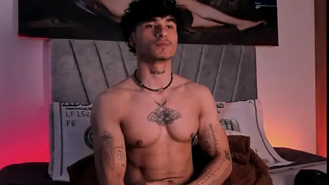 Snapshot of Thomas_Fit1 chatting on 11.08.25 Thomas Fit1 online show from 11.08.25