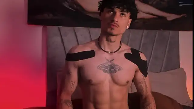 Snapshot of Thomas_Fit1 chatting on 11.25.25 Thomas Fit1 online show from 11.25.25