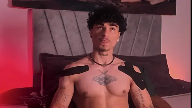 Snapshot of Thomas_Fit1 chatting on 11.25.25 Thomas Fit1 online show from 11.25.25