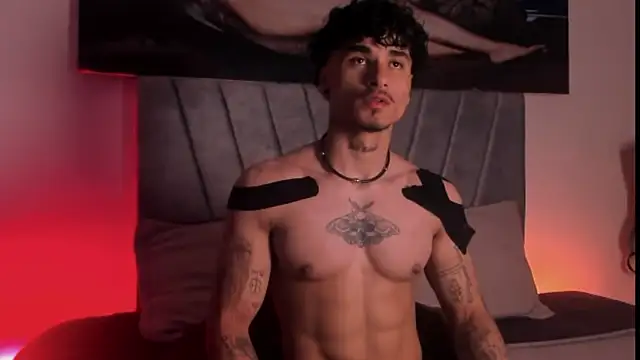 Snapshot of Thomas_Fit1 chatting on 11.27.25 Thomas Fit1 online show from 11.27.25