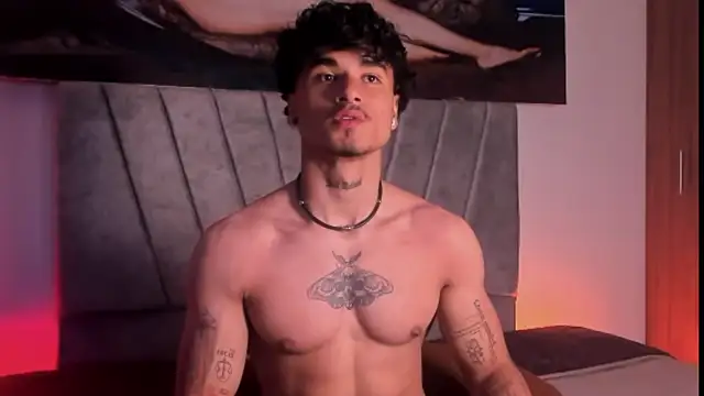 Snapshot of Thomas_Fit1 chatting on 11.29.25 Thomas Fit1 online show from 11.29.25