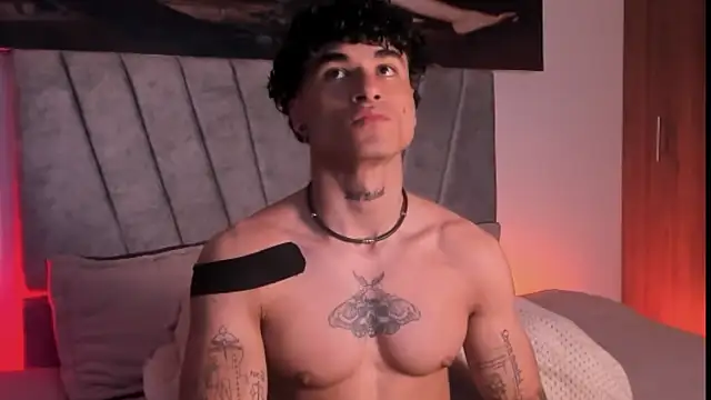 Snapshot of Thomas_Fit1 chatting on 12.04.25 Thomas Fit1 online show from 12.04.25