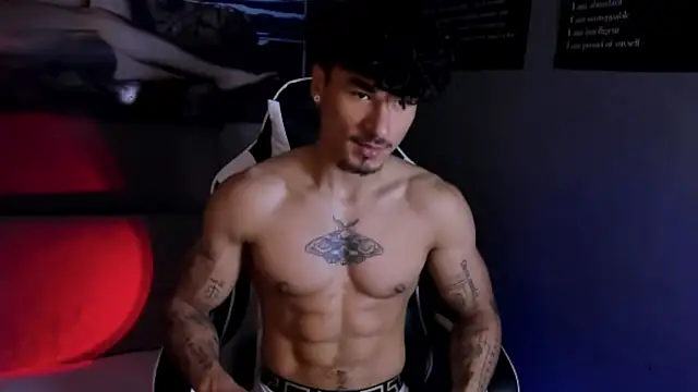 Snapshot of Thomas_Fit1 chatting on 04.21.26 Thomas Fit1 online show from 04.21.26