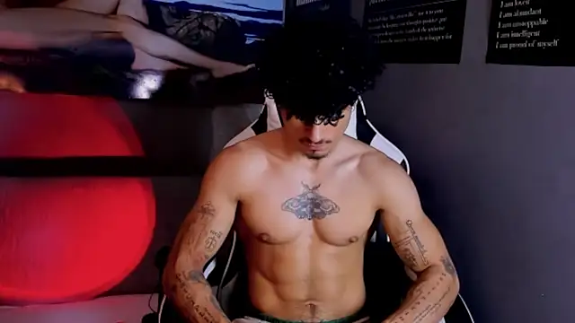 Snapshot of Thomas_Fit1 chatting on 04.24.26 Thomas Fit1 online show from 04.24.26