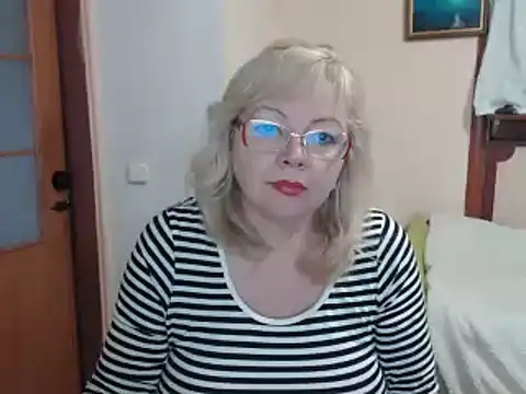 EvelynLoveShy online show from 12.24.24