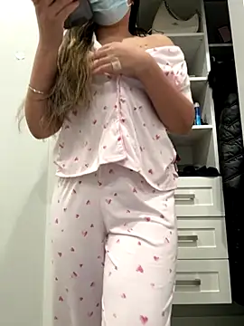 jAsMinE678 online show from 12.18.25