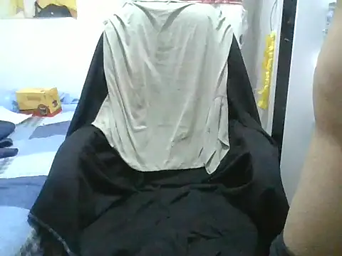 Snapshot of gian1230 chatting on 04.25.26 gian1230 online show from 04.25.26