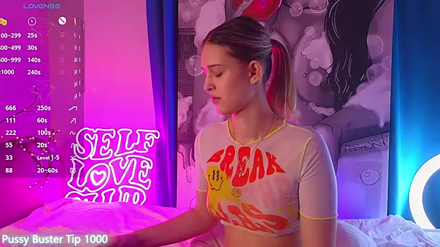 Snapshot of KimberliDean chatting on 01.29.25 KimberliDean online show from 01.29.25