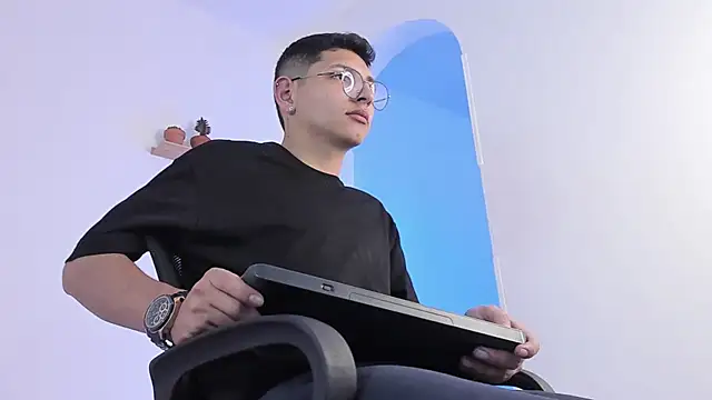 a lejandro 0 8 online show from 02.27.25