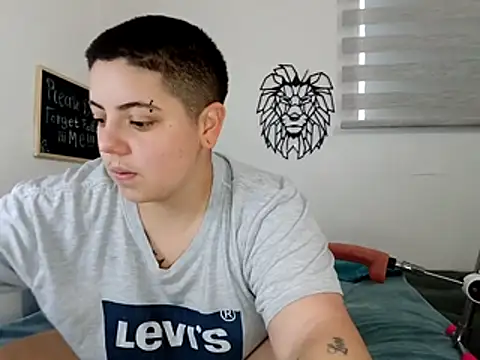 Snapshot of aron_lettone01 chatting on 10.24.25 aron lettone01 online show from 10.24.25