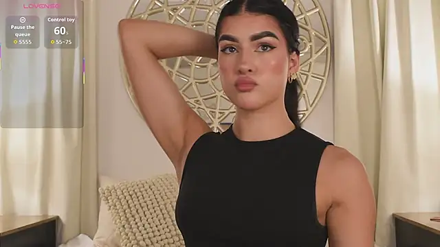 Snapshot of Antonellaparis_ chatting on 10.17.25 Antonellaparis  online show from 10.17.25