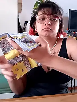 Snapshot of ConeNella chatting on 12.11.24 ConeNella online show from 12.11.24