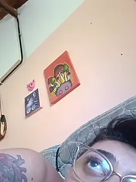 Snapshot of ConeNella chatting on 01.10.25 ConeNella online show from 01.10.25