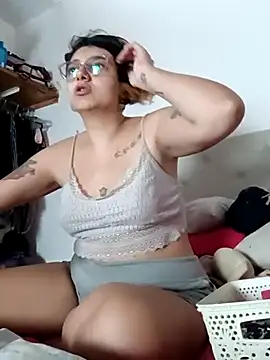 Snapshot of ConeNella chatting on 03.12.25 ConeNella online show from 03.12.25