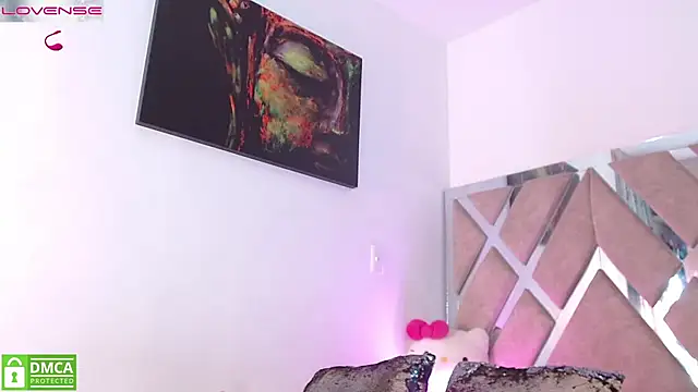 Snapshot of LauryMoons chatting on 02.04.26 LauryMoons online show from 02.04.26