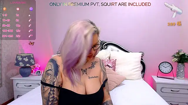 FoxxyClarise online show from 02.19.26