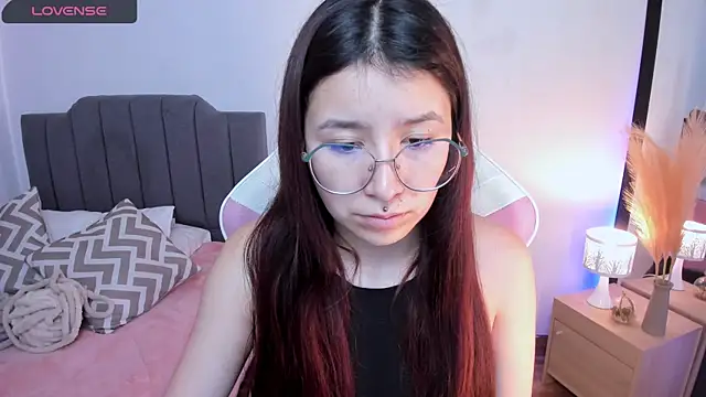Snapshot of Amy_joones chatting on 04.28.26 Amy joones online show from 04.28.26