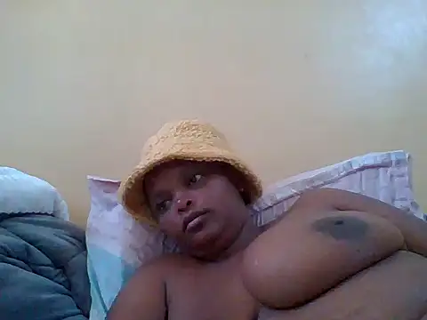 Snapshot of Sexxy-Shie chatting on 02.11.25 Sexxy-Shie online show from 02.11.25